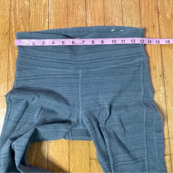 Xersion Cropped Athletic Leggings Size Medium - Picture 6 of 8